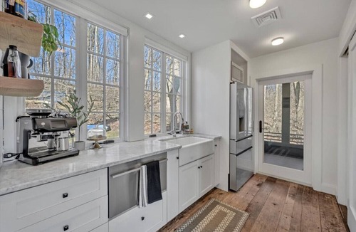 Wrightsville Cabin | The Roundtop Chalet romantic couple’s getaway