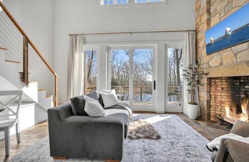 Wrightsville House | The Roundtop Chalet romantic couples getaway