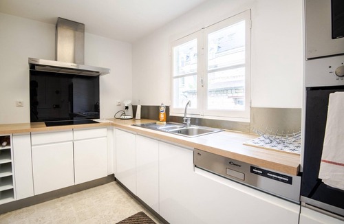 Saint-Benoit-la-Foret House | The royal escape