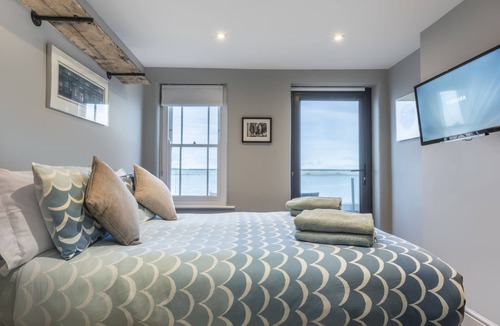 Appledore House | The Royal George