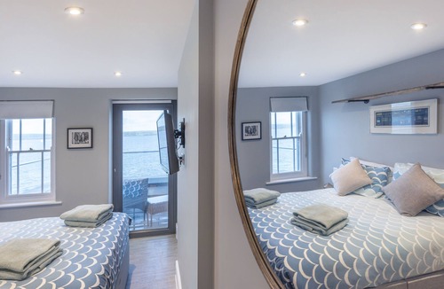 Appledore House | The Royal George