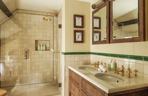 Tintern Hotel | The Royal George