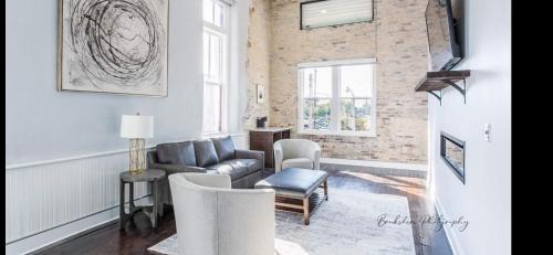 Batesville Hotel | The Royal on Main