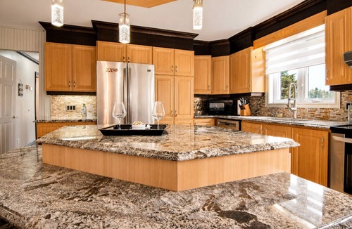 Eastern Townships Villa | The Royal Palace 18 people | Pool & Spa | Leisure