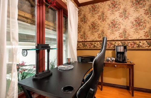 Eastern Townships Villa | The Royal Palace 18 people | Pool & Spa | Leisure