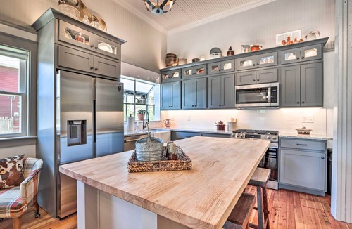 Defiance Apartment | 'The Ruebling House': Bright, Modern, & Renovated!