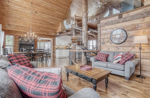 Notre-Dame-de-Pontmain Cabin | The Rustik refugewith spa