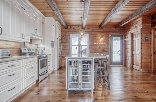 Notre-Dame-de-Pontmain Cabin | The Rustik refugewith spa