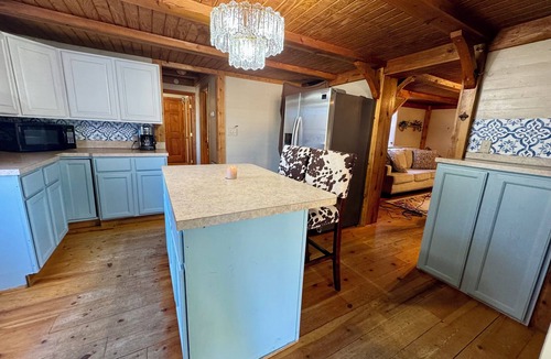 Granville County Cabin | The Rustic Roost - 1-bedroom cabin in Oxford