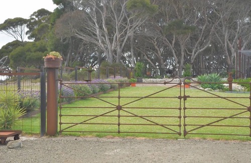 Dudley West House | The Rusty Kangaroo