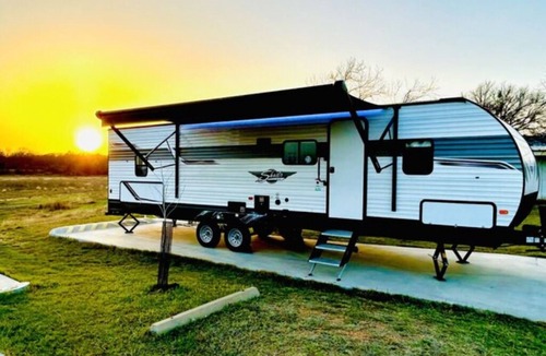 Tow House | The RV Sleeps 8 - 36'