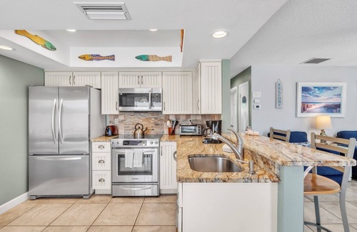 Holmes Beach House | The S 2b 2 Bedroom Villa by RedAwning