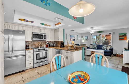 Holmes Beach House | The S 2b 2 Bedroom Villa by RedAwning