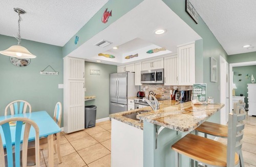 Holmes Beach House | The S 2b 2 Bedroom Villa by RedAwning