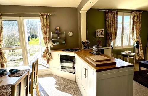 Saint-Pierre-le-Moutier Cottage | The Sage Lodge