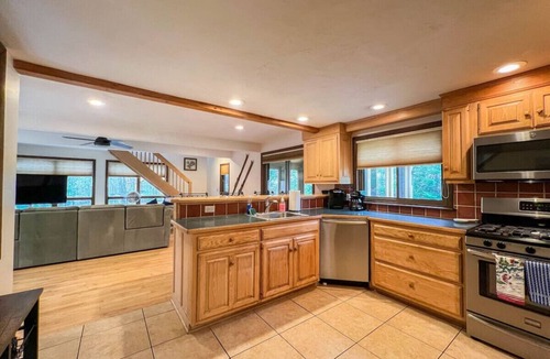 Birchview by the Saco Apartment | The Saco Getaway | River Access | Storyland