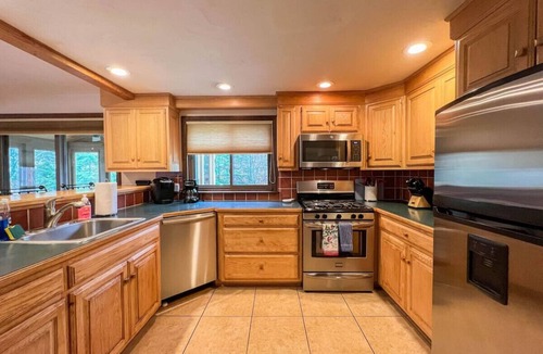 Birchview by the Saco Apartment | The Saco Getaway | River Access | Storyland