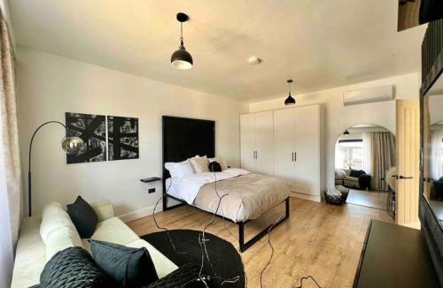 Hethel Apartment | The Saddle Inn, Snetterton Circuit