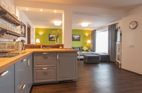 Bowmore Apartment | The Saddlers House - best price per bed