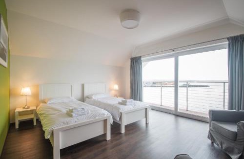 Bowmore Apartment | The Saddlers House - best price per bed