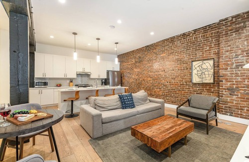 Downtown Nashville Cottage | The Saddlery - Mic Drop - Walk to Broadway