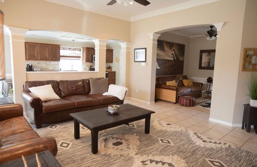 Wellborn House | The Safari: 8 Minutes from Kyle