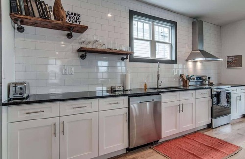 McFerrin Park House | The Sage Estate - Only 6 Minutes from Downtown