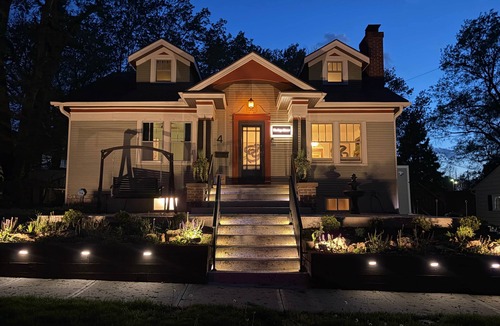 Lee's Summit House | The Sage Manor: Historic 3B2B Speakeasy + Hot Tub + Spa