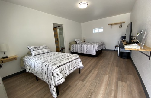 Saratoga Hotel | The Sage Motel