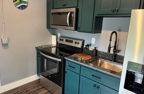 Bellefontaine Apartment | The Sahara Flat @ RainbowRow