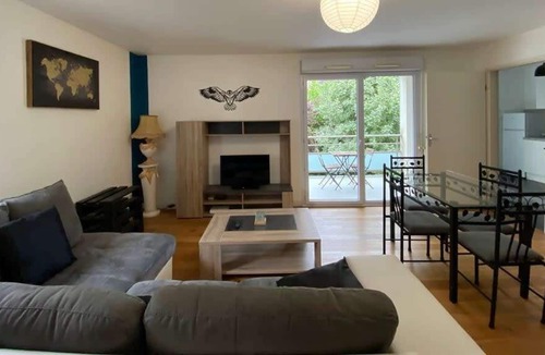 Poitiers Apartment | The Saint Eloi: bright 15 minutes from Futuroscope