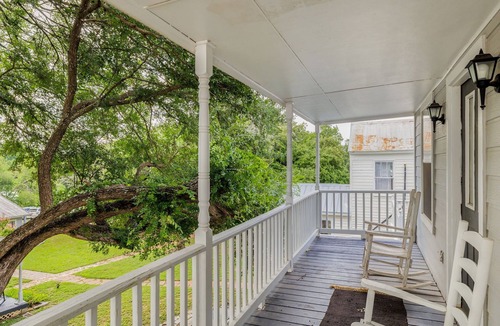 Salado Apartment | The Salado Inn Kolb Suite is perfect for a getaway weekend, or girls' trip!