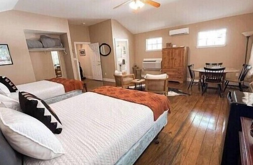 Salado Bed & Breakfast | The Salado Inn Kolb Suite
