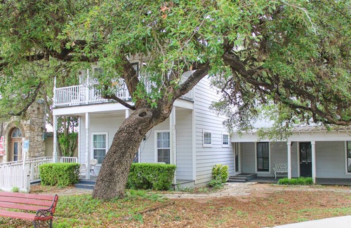 Salado Apartment | The Salado Inn Tyler Suite