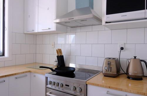 Lyall Bay Apartment | The Salt & Stock Studio-Lyall Bay