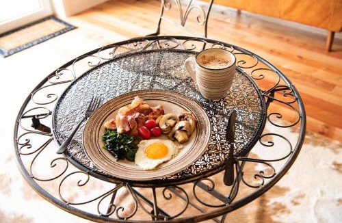 Kaka Point Bed & Breakfast | The Salty Bushman B&B