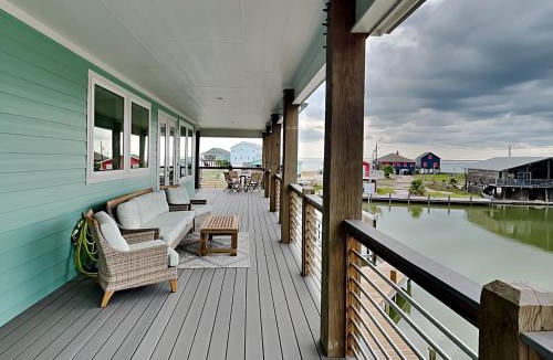 Rockport House | The Salty Dog at Copano Bay