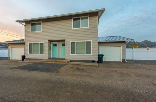 Reedsport House | The Salty Duplex (Right Side)
