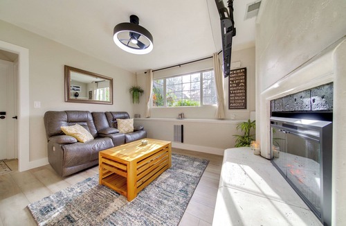 Silver Lake Apartment | 'The Salty Hawk Hideaway' - Chic Washington ADU