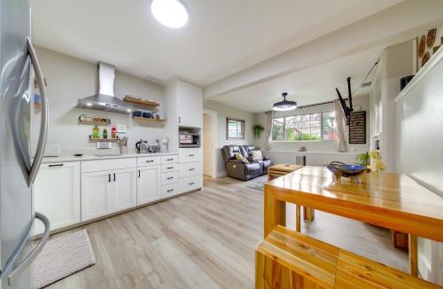 Silver Lake Apartment | The Salty Hawk Hideaway - Chic Everett ADU