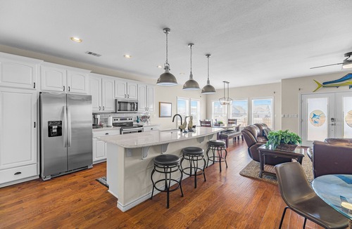 Port O Connor House | The Salty Marlin in Larry's Harbor POCn 4 Bedrooms w/4 Full Bathrooms