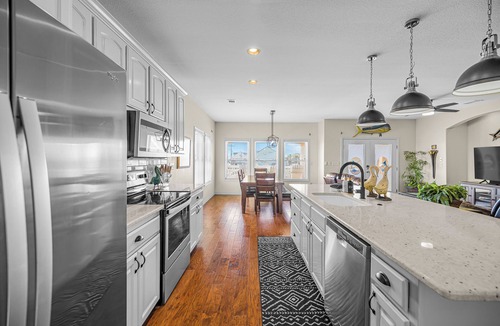 Port O Connor House | The Salty Marlin in Larry's Harbor POCn 4 Bedrooms w/4 Full Bathrooms