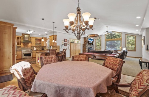 Christmas Valley House | The Salty Pine - Pool Table, Small Dogs, 4 Bedrms