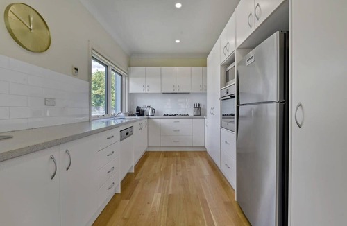 Bletchington Apartment | The Sampson Haven - Luxe CBD Getaway, Pets Allowed