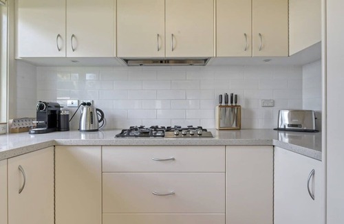 Bletchington Apartment | The Sampson Haven - Luxe CBD Getaway, Pets Allowed