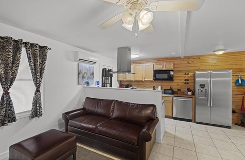 Enterprise Apartment | "The Sanctuary" -Custom built Apartment, 1 BR, Covered Deck, Country Setting.