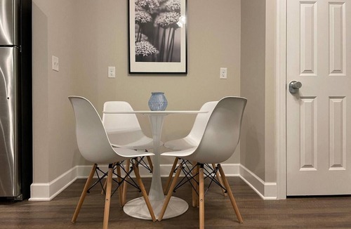 Westerville Apartment | The Sanctuary Flat | 1st Floor | King Bed | W/D!