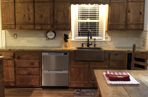 Derby House | The Sanctuary is quiet and private minutes to Derby and Wichita.