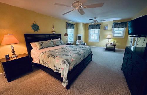 Bradenton Villa | The Sand Castle - Cozy Oasis with Hot Tub