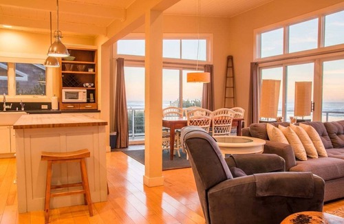 Tierra Del Mar House | The Sand Castle -oceanfront home with amazing view